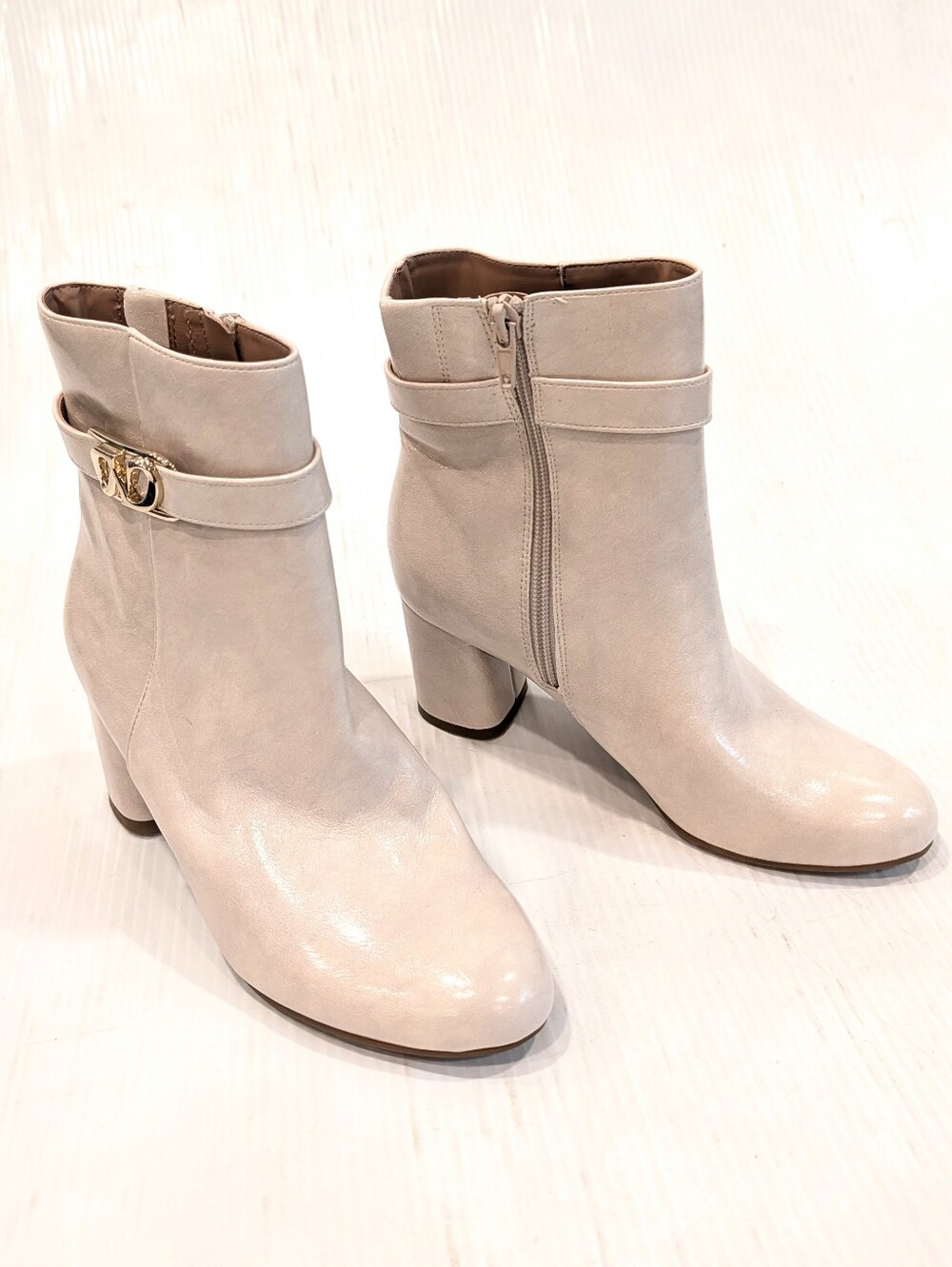 NATURALIZER Lottie Ornament Detail Women's Boots Porcelain White Size 6
